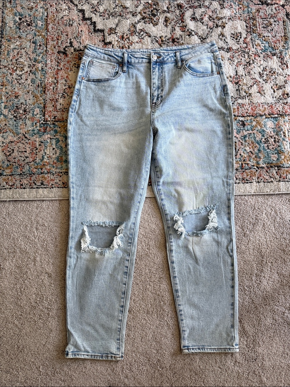 NWOT- No Boundaries Light Wash Cut Out Jeans size 15